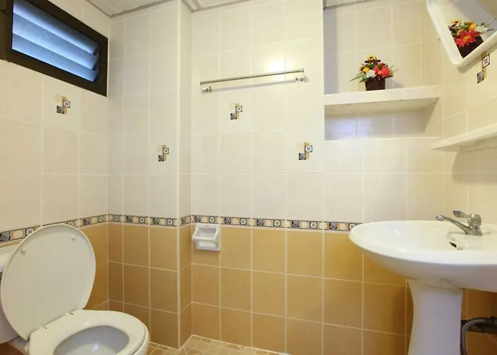 Wongcharearn Mansion Hotel 3*